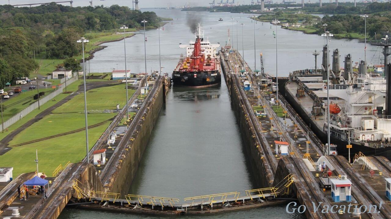 ザイデルダムから見たパナマ運河