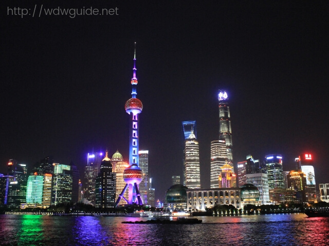 上海・外灘から見た浦東新区の夜景