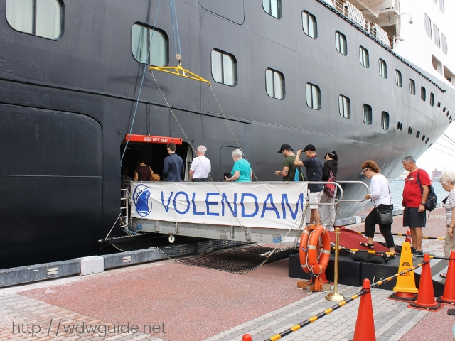 フォーレンダムに乗船するゲスト