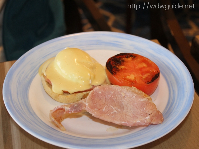 ザイデルダムのリドの朝食のエッグベネディクト